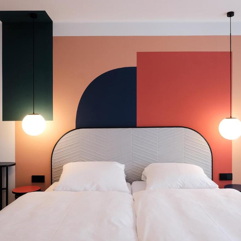 The Dot | 24/7 Checkin - Quadruple Room with Private Bathroom - 3