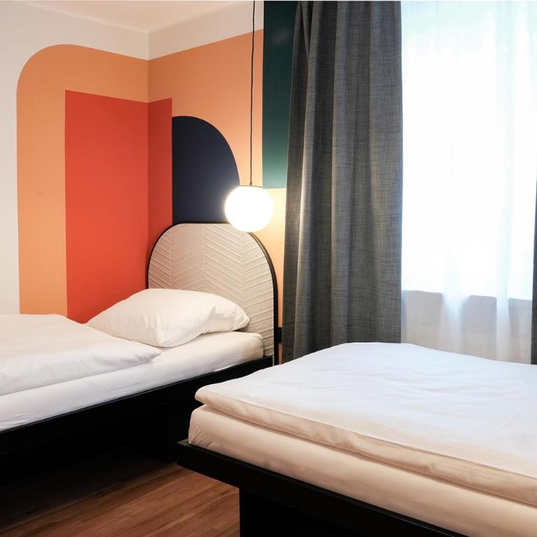 The Dot | 24/7 Checkin - Twin Room with Private Bathroom - 5