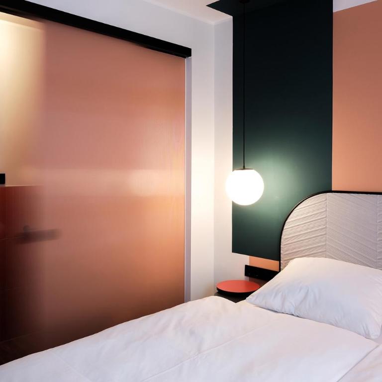 The Dot | 24/7 Checkin - Double Room with Private Bathroom - 5
