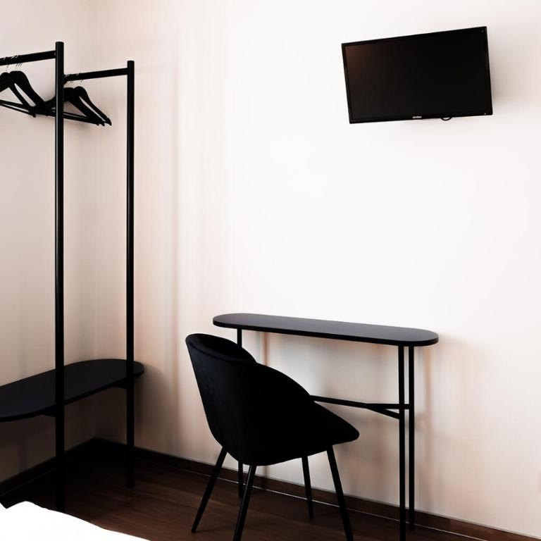 The Dot | 24/7 Checkin - Double Room with Private Bathroom - 4