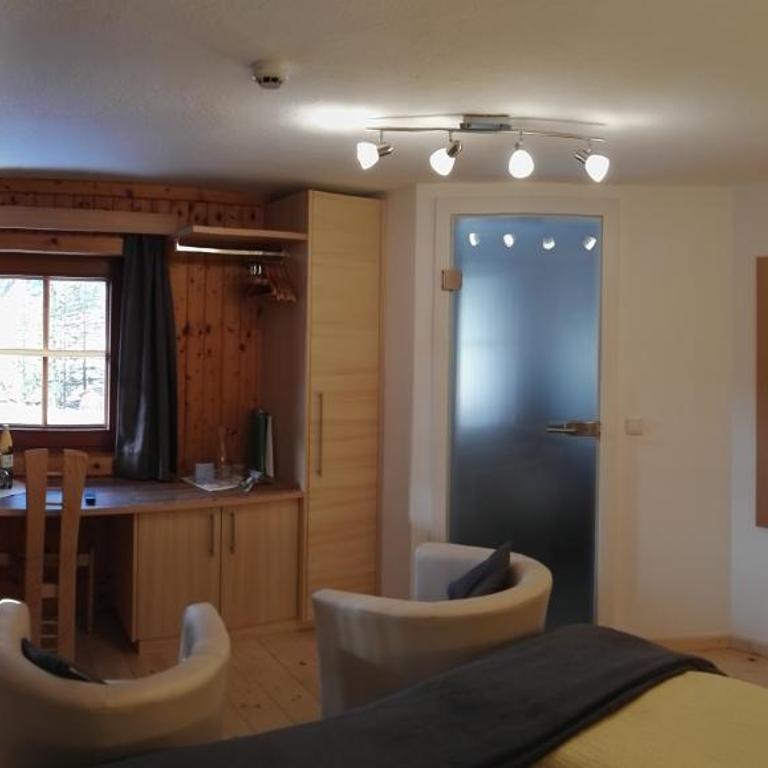 Landhaus Taurer - Doppelzimmer mit Bergblick - 5