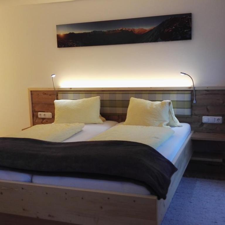 Landhaus Taurer - Doppelzimmer mit Bergblick - 2