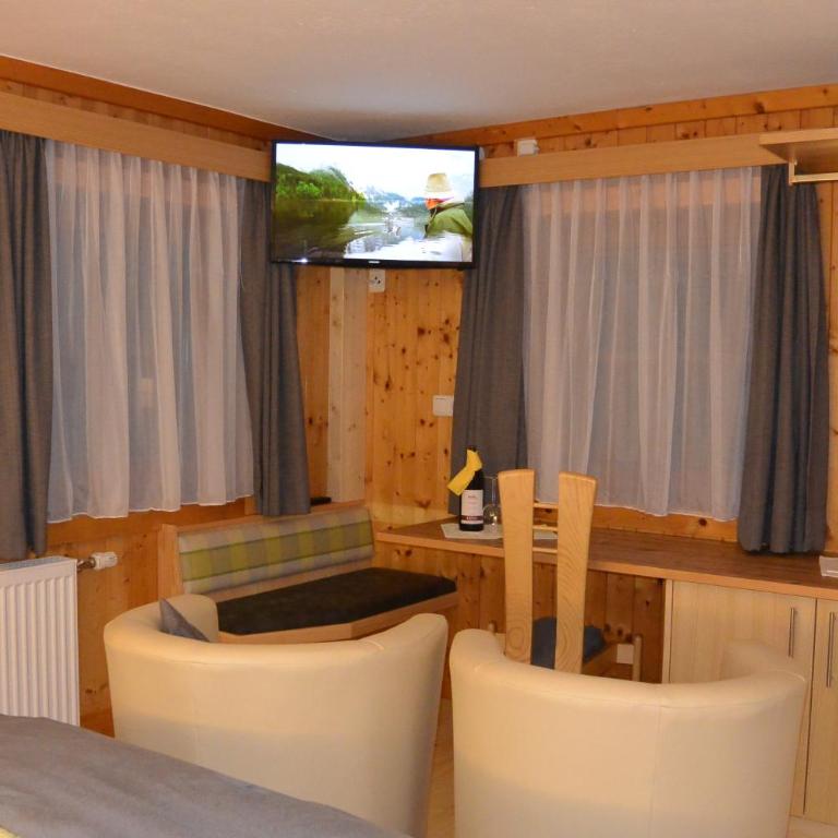 Landhaus Taurer - Doppelzimmer mit Bergblick - 1