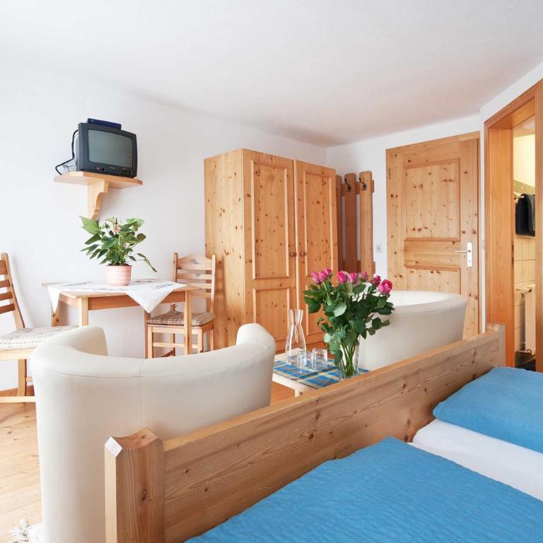 Landhaus Taurer - Doppelzimmer mit Bergblick - 2