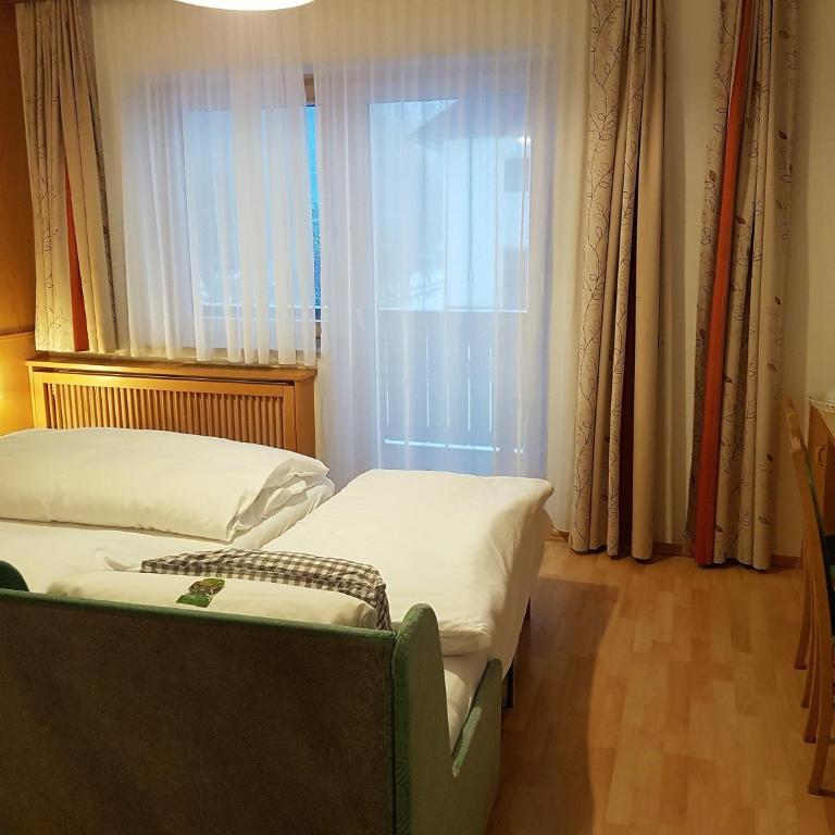 Haus Miriam - Doppelzimmer mit Balkon - 1