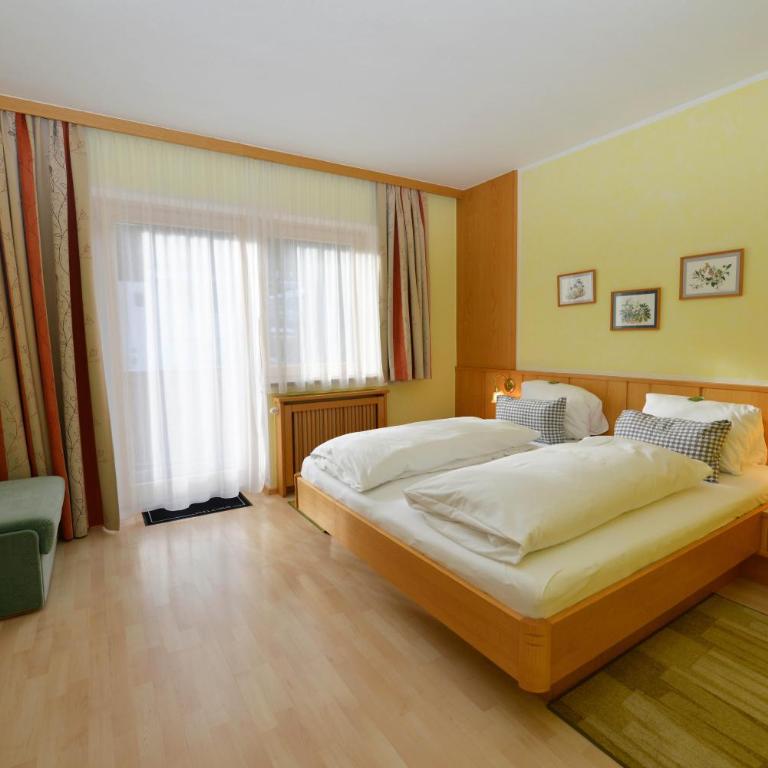 Haus Miriam - Doppelzimmer mit Balkon - 2