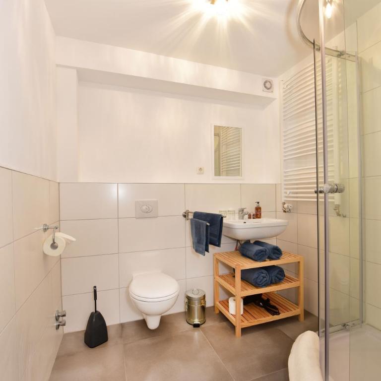 1a Gästehaus am Hafen - Doppel-/Zweibettzimmer mit Dusche - 10