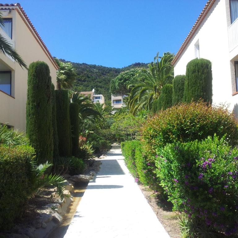 Duplex Vue sur Mer et Pieds dans l'eau Plage de Pramousquier - Appartement 2 Chambres - 11