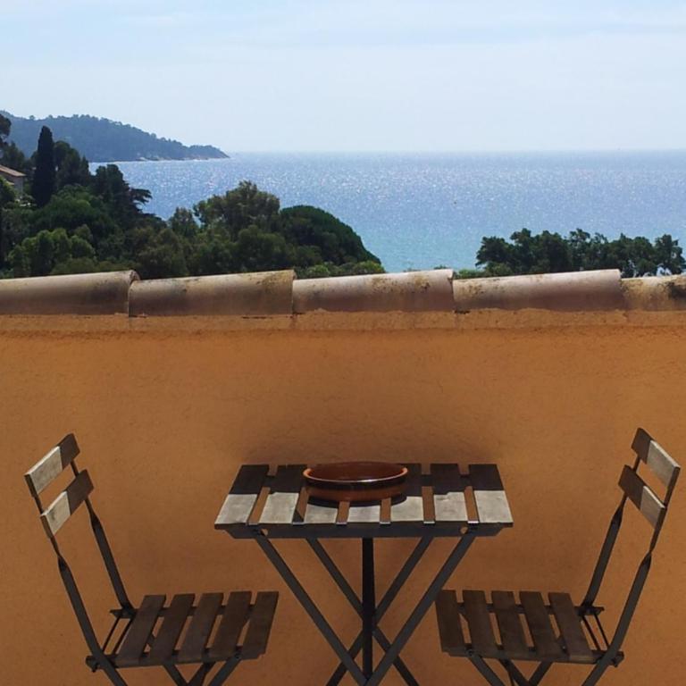Duplex Vue sur Mer et Pieds dans l'eau Plage de Pramousquier - Appartement 2 Chambres - 10