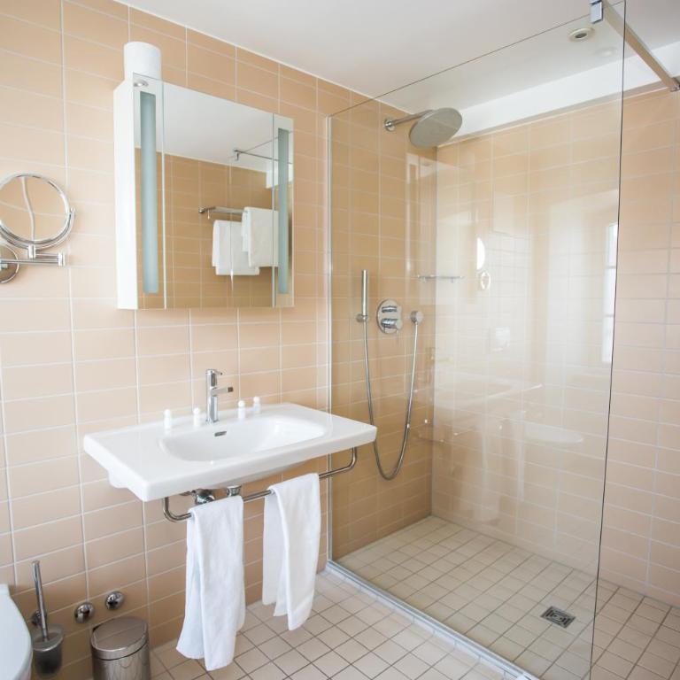 Guest House Le Charlot - Standard Doppelzimmer mit Seeblick - 6