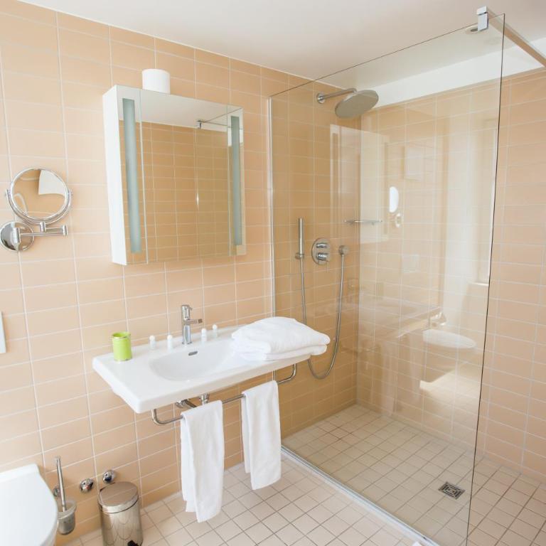 Guest House Le Charlot - Standard Doppelzimmer mit Seeblick - 3