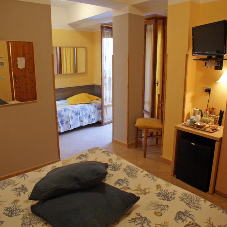 Albergo La Pineta - Camera Tripla Basic - 2