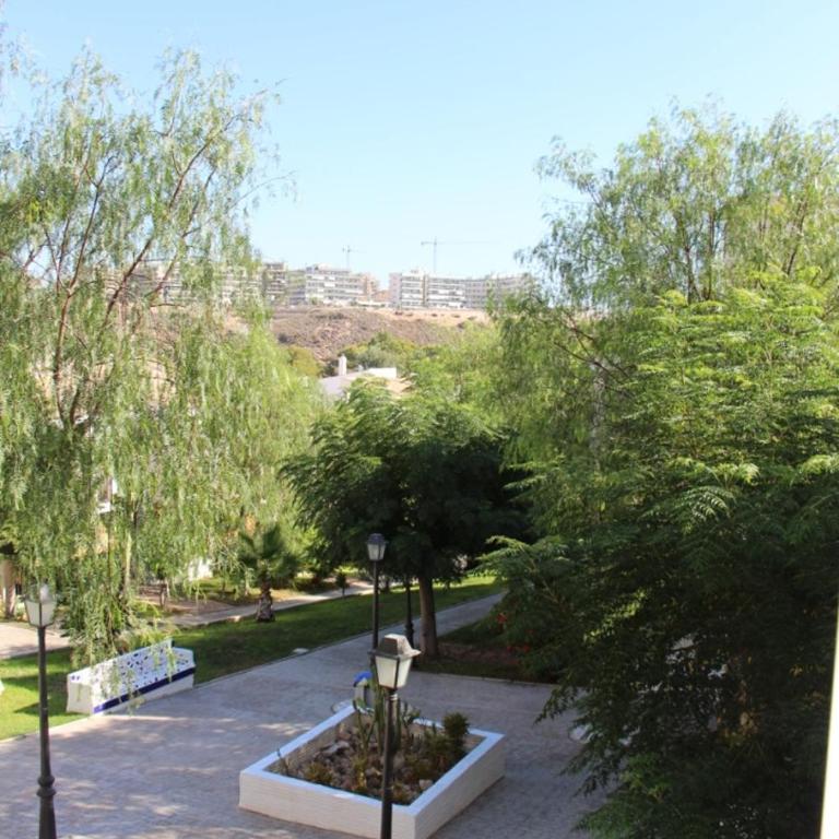 Bonita casa en urbanización privada muy cerca del mar y de Alicante - Two-Bedroom House - 19