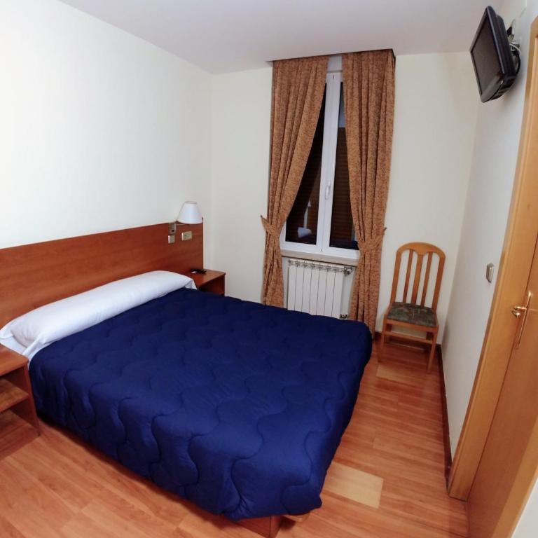 Hostal Prada Borges - Habitación Doble con baño privado - 9