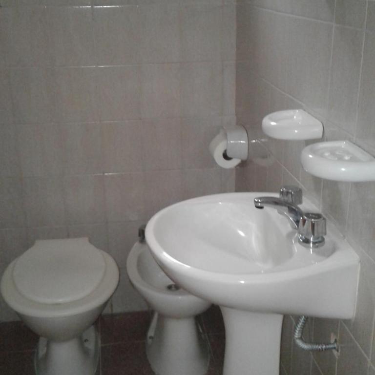 Hospedaje Toscana - Triple Room with Private Bathroom - 2