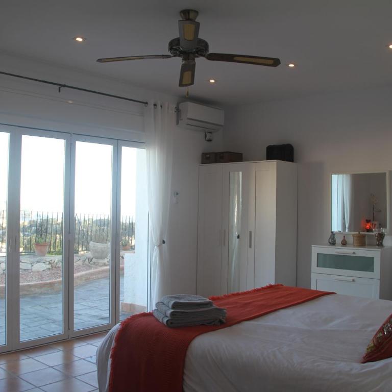 Villa Beniarres Guest House B&B in Moraira - Deluxe King Room - 6