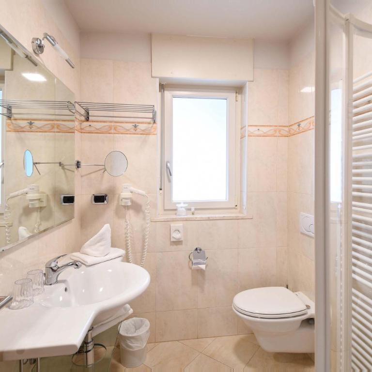 Hotel das Stachelburg - Doppelzimmer mit Balkon - 2