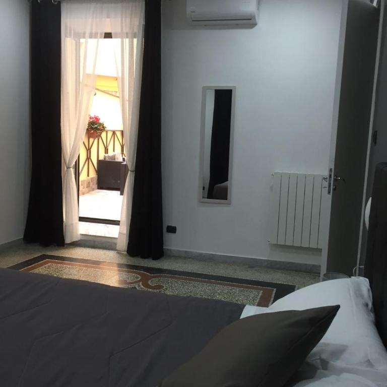 MB95 - Mezzocannone Luxurious Bed&Breakfast - Quadruple Room with Terrace - 6