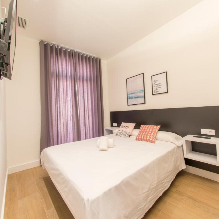 SohoSuites Villavieja - One-Bedroom Apartment with Balcony - 25