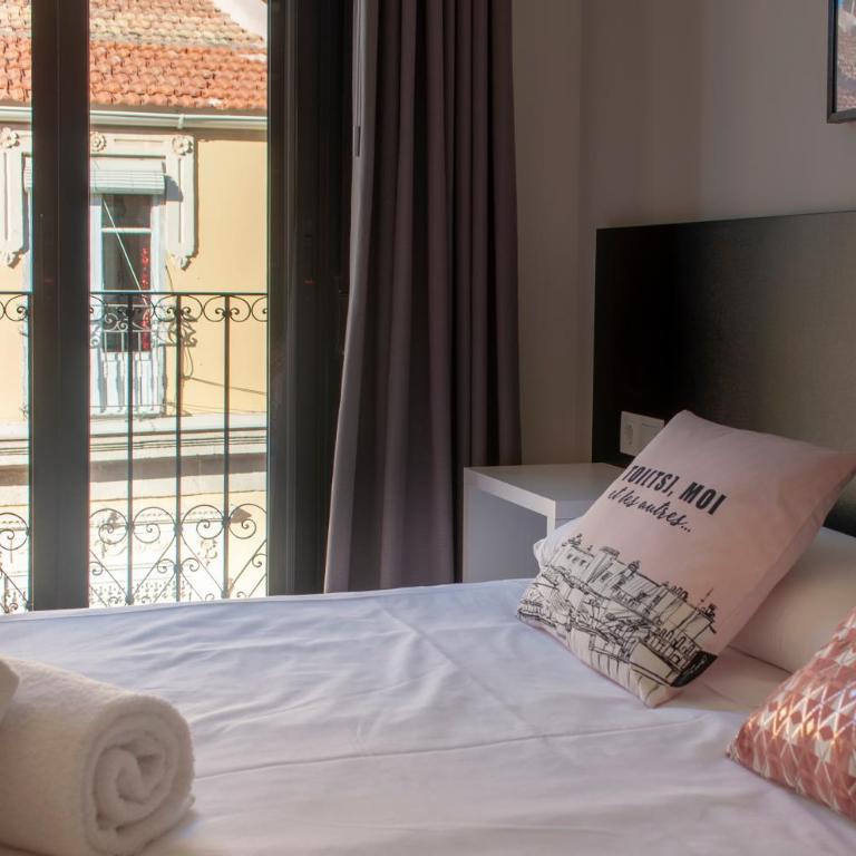 SohoSuites Villavieja - One-Bedroom Apartment with Balcony - 20