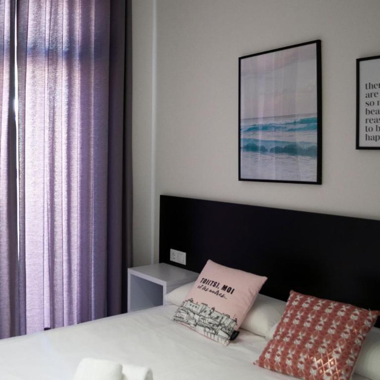 SohoSuites Villavieja - One-Bedroom Apartment with Balcony - 13