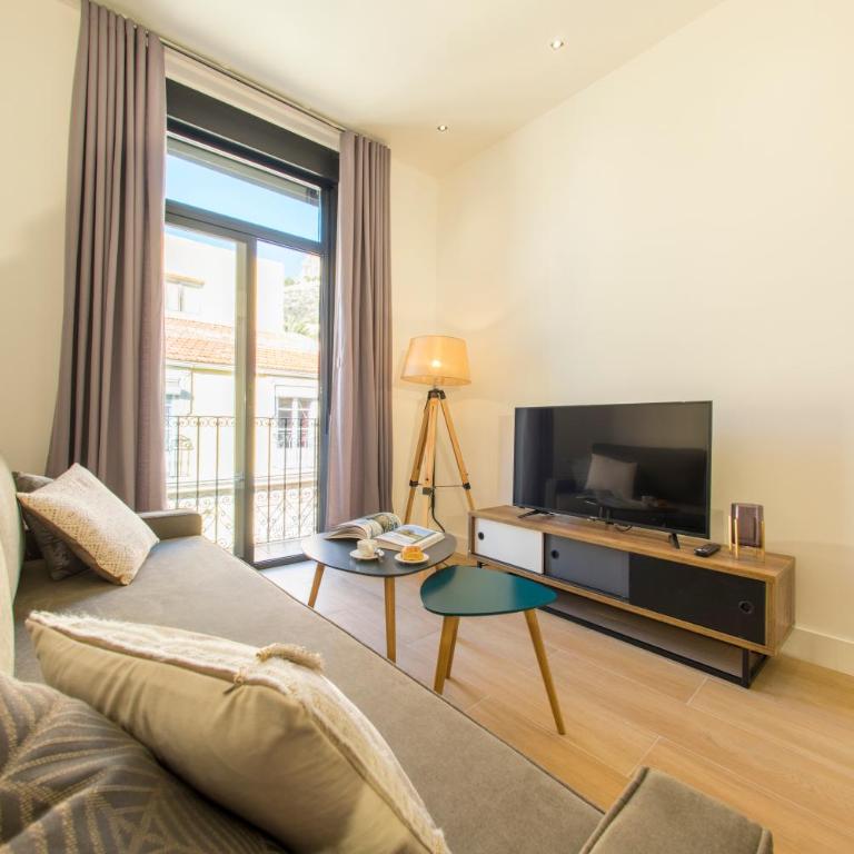 SohoSuites Villavieja - One-Bedroom Apartment with Balcony - 5