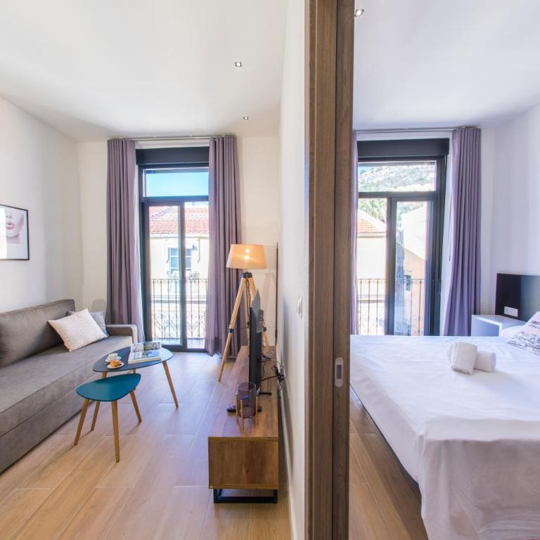 SohoSuites Villavieja - One-Bedroom Apartment with Balcony - 2