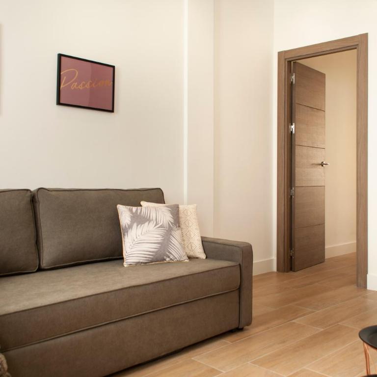 SohoSuites Villavieja - Two-Bedroom Apartment with Balcony - 8