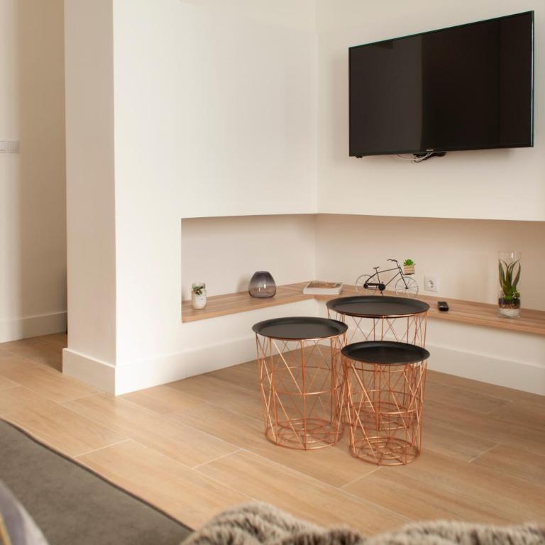 SohoSuites Villavieja - Two-Bedroom Apartment with Balcony - 9