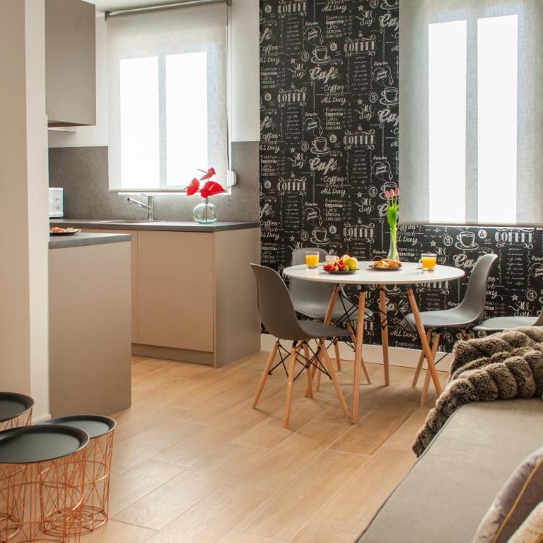 SohoSuites Villavieja - Two-Bedroom Apartment with Balcony - 6
