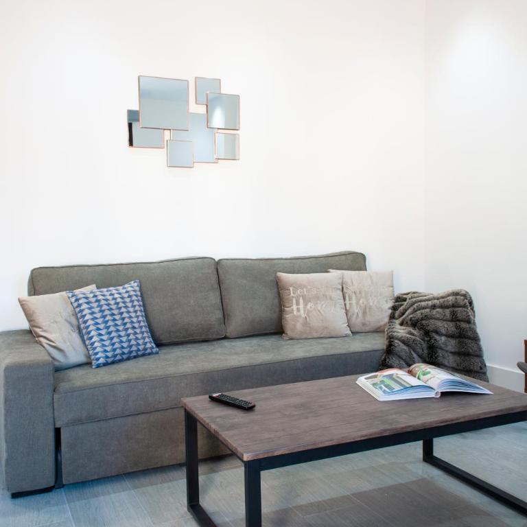SohoSuites Villavieja - Penthouse Apartment with Private Terrace - 14