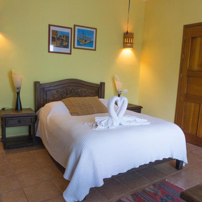Sea Hawk Suites - Standard Queen Room - 3