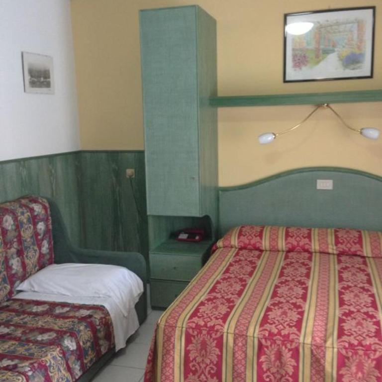 Hotel Harry's - Chambre Triple avec Balcon - 1