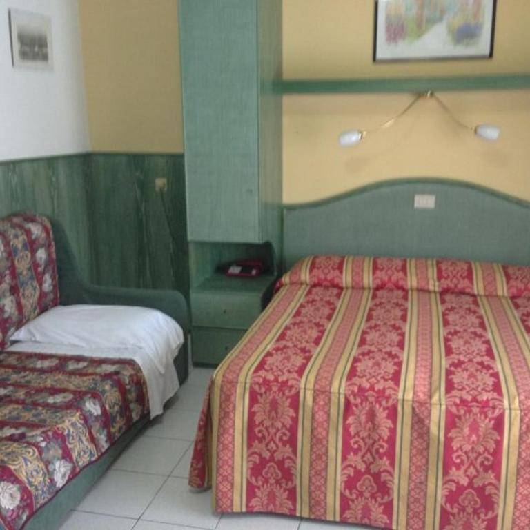 Hotel Harry's - Chambre Triple avec Balcon - 3