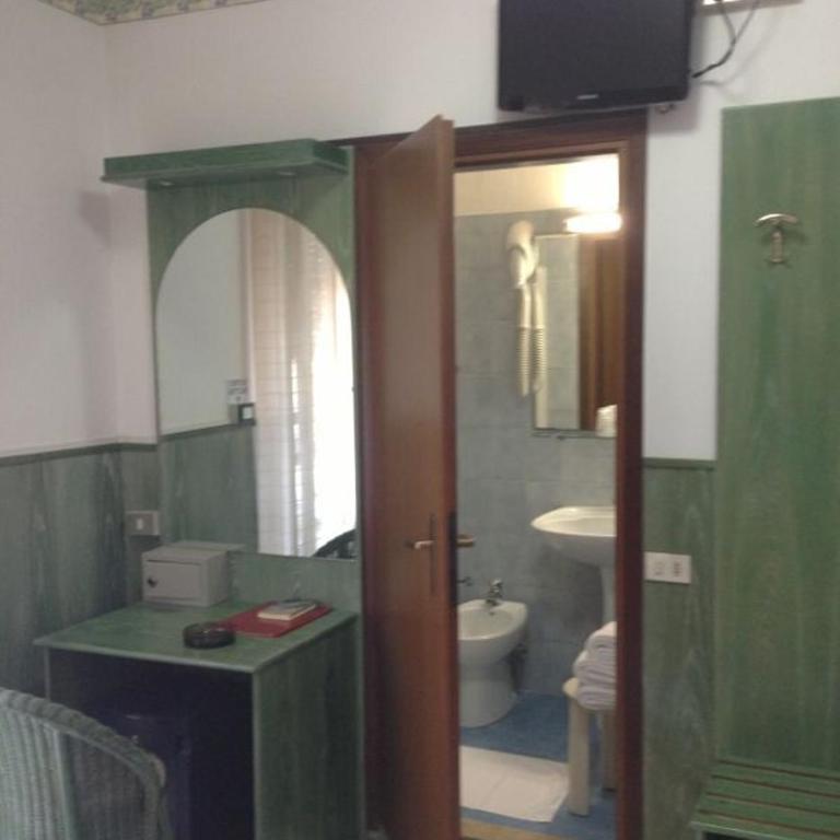 Hotel Harry's - Chambre Double ou Lits Jumeaux avec Balcon - 9