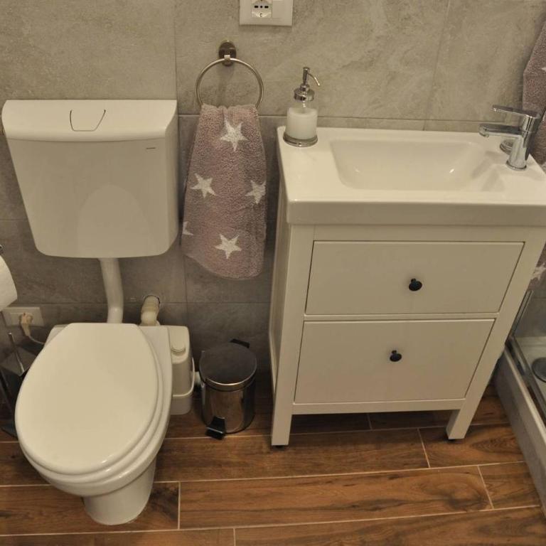 CAMERA e BAGNO PRIVATO a 3 minuti dalla Stazione - Double Room - 4
