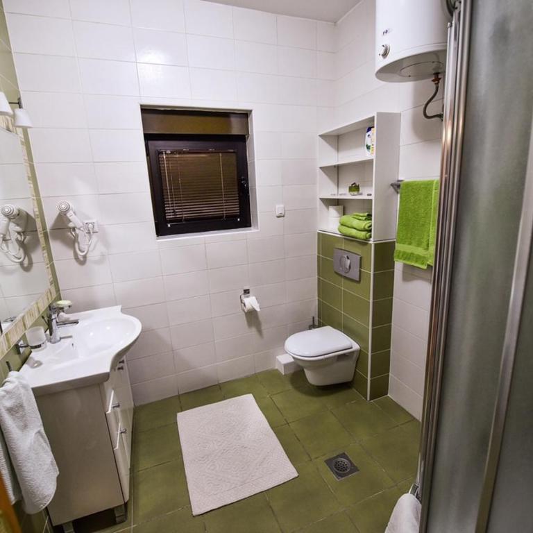 Apartman Natalija Banja Luka - Trokrevetna Soba sa Sopstvenim Kupatilom - 2