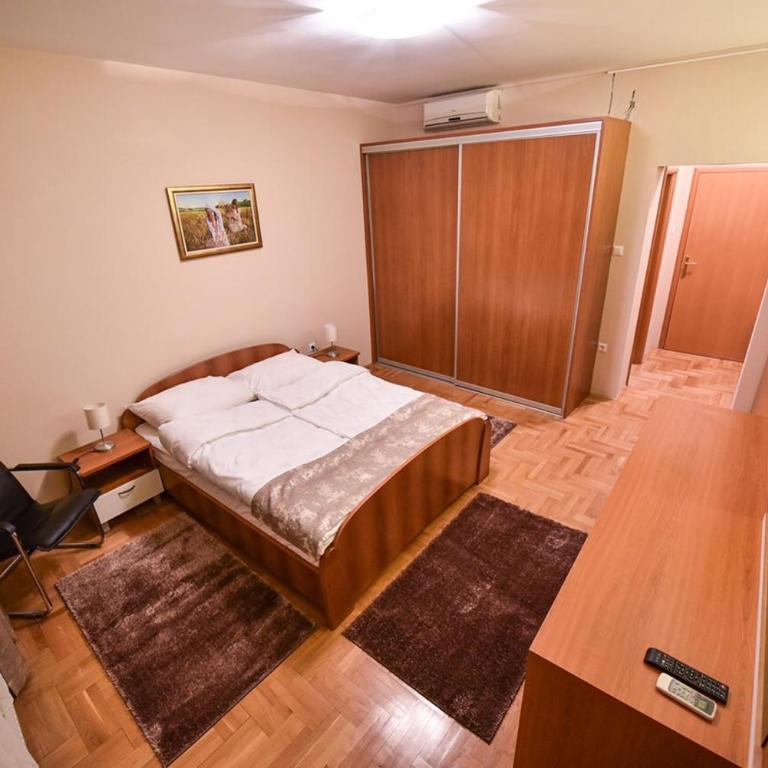 Apartman Natalija Banja Luka - Trokrevetna Soba sa Sopstvenim Kupatilom - 3