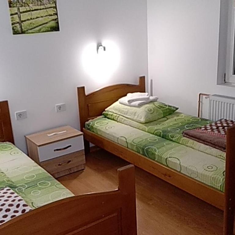 Apartments & Rooms Bojic - Trokrevetna Soba s Pogledom na Planine - 5