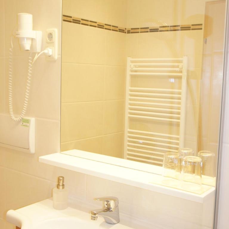 Hotel Vier Jahreszeiten Loipersdorf - Camera Matrimoniale Standard con Accesso Vasca Termale - 1