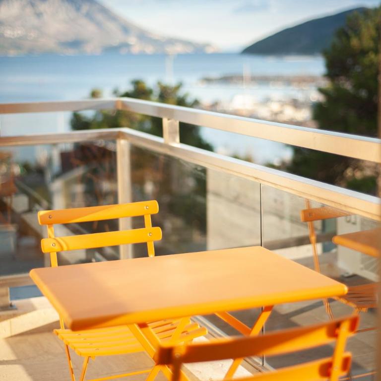 Fontana Hotel & Gastronomy - Deluks Dvokrevetna Soba sa Bračnim Krevetom i Bočnim Pogledom na More - 4