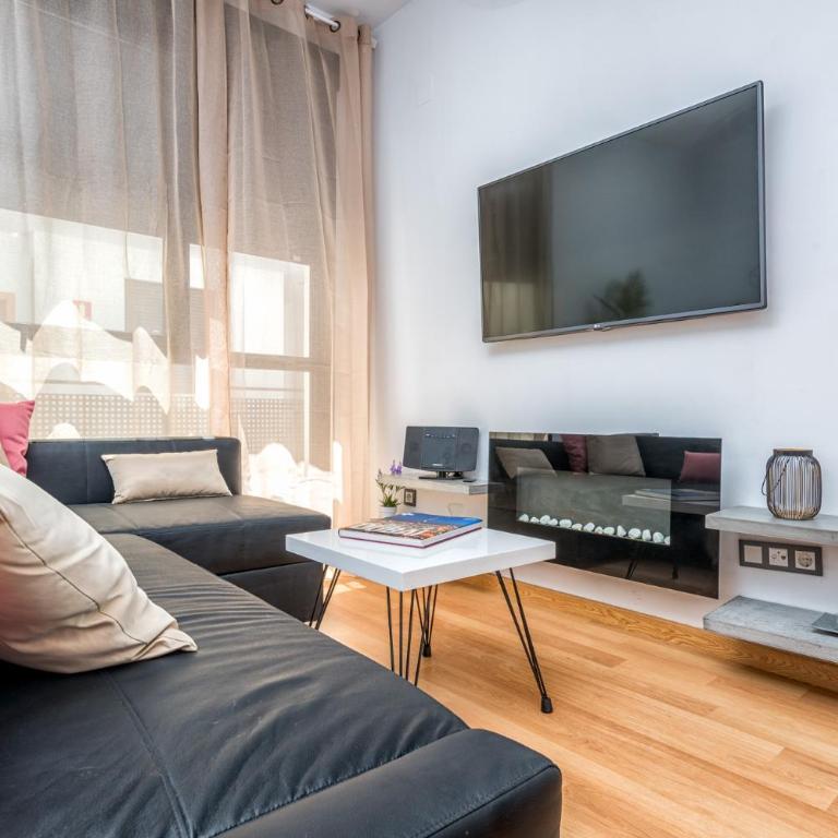 Atico con terraza ac 1hab en el centro y piscina comunitaria - Apartamento Ático - 32