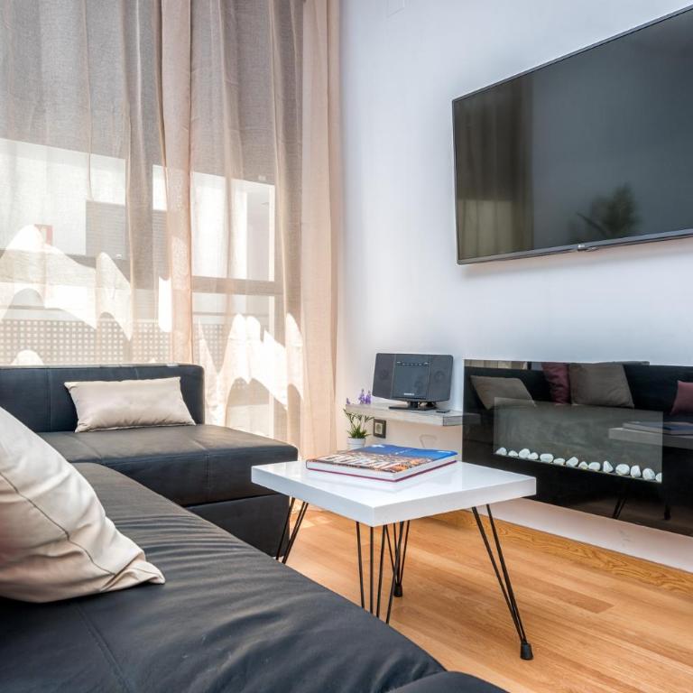 Atico con terraza ac 1hab en el centro y piscina comunitaria - Apartamento Ático - 33