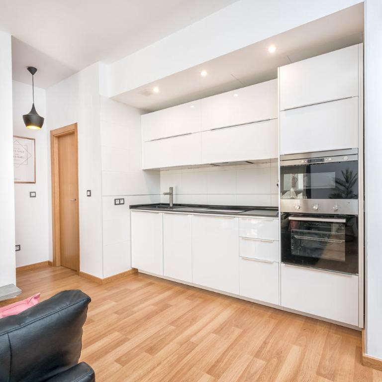 Atico con terraza ac 1hab en el centro y piscina comunitaria - Apartamento Ático - 7