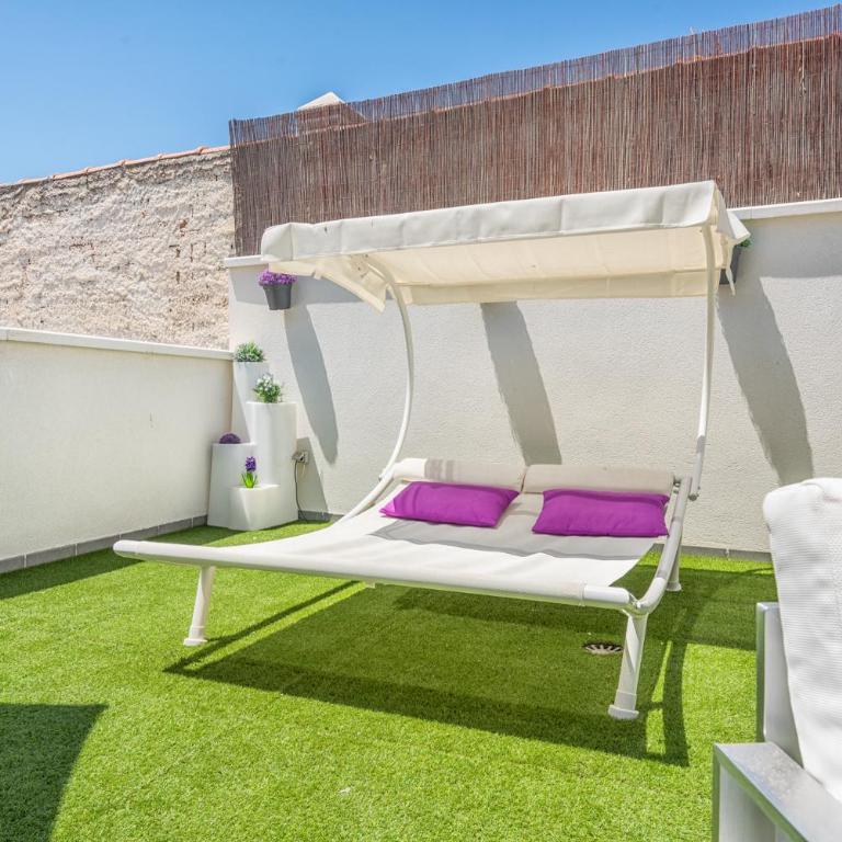 Atico con terraza ac 1hab en el centro y piscina comunitaria - Apartamento Ático - 49