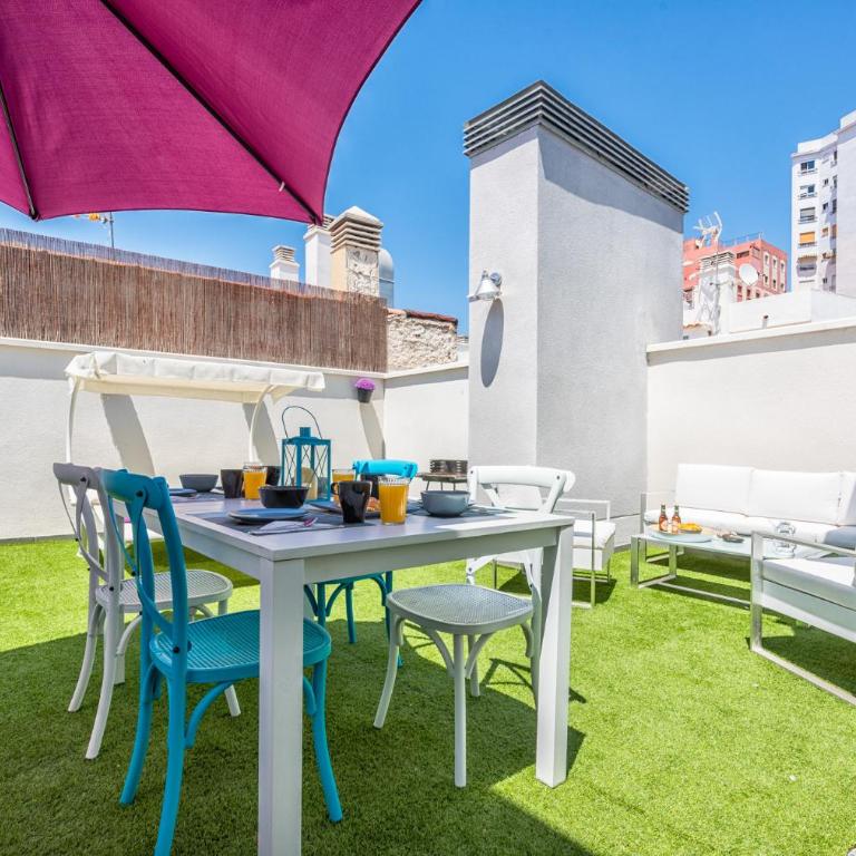 Atico con terraza ac 1hab en el centro y piscina comunitaria - Apartamento Ático - 50