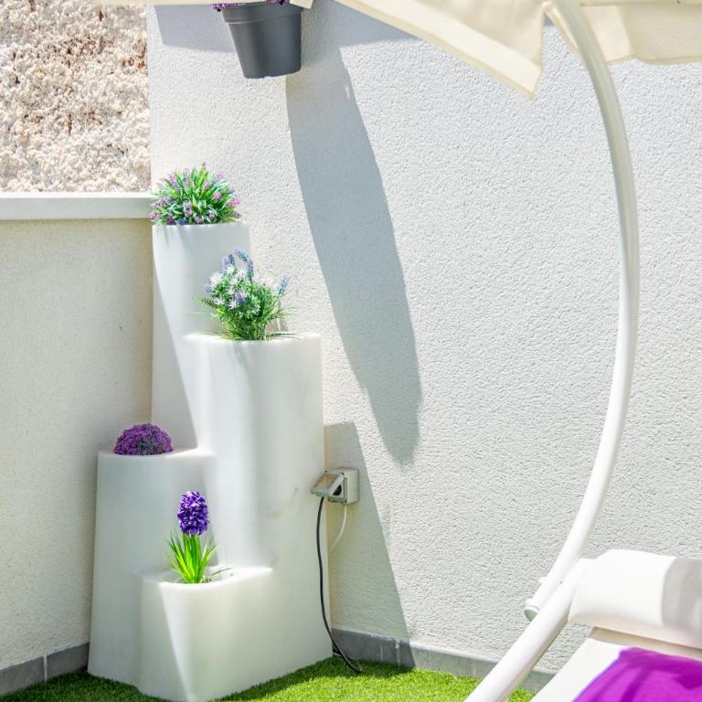 Atico con terraza ac 1hab en el centro y piscina comunitaria - Apartamento Ático - 56