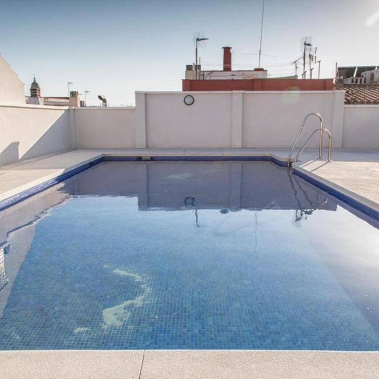 Atico con terraza ac 1hab en el centro y piscina comunitaria - Apartamento Ático - 10