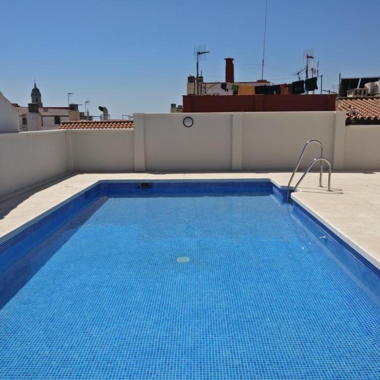 Atico con terraza ac 1hab en el centro y piscina comunitaria - Apartamento Ático - 2