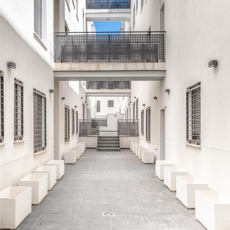 Atico con terraza ac 1hab en el centro y piscina comunitaria - Apartamento Ático - 40